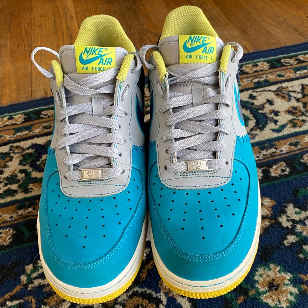 Used Air Force Ones- size 11. A little yellowing on the mid soles on the back.